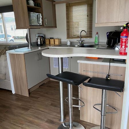 3 Bedroom 2 Bathroom Prestige Caravan Presthaven Sands Talacre 외부 사진