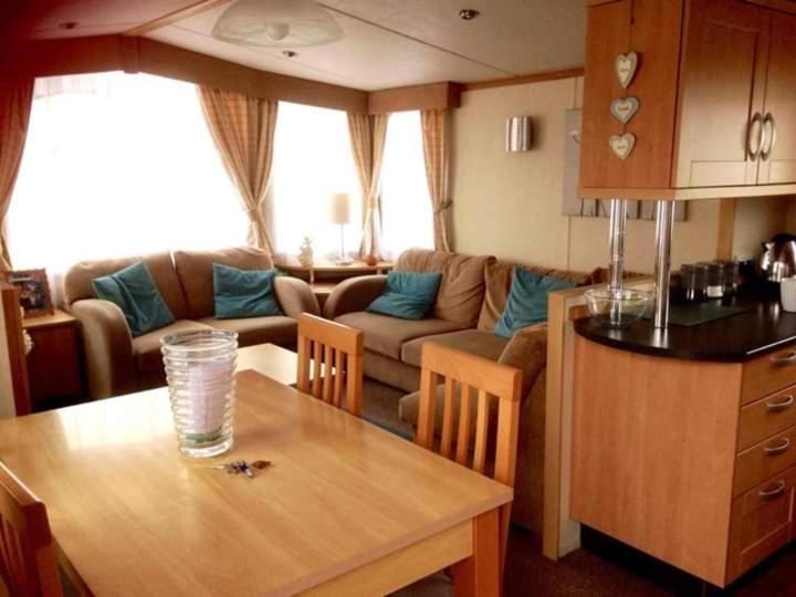 3 Bedroom 2 Bathroom Prestige Caravan Presthaven Sands Talacre 외부 사진